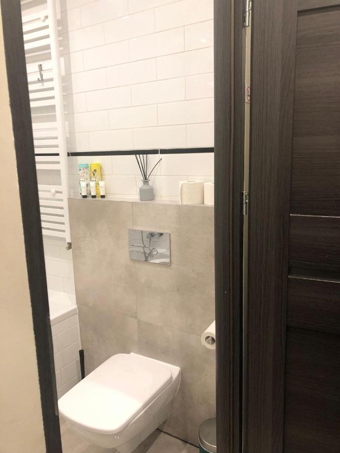 Apartment Srodmiescie 1 Sypialnia Oraz 1 Salon *